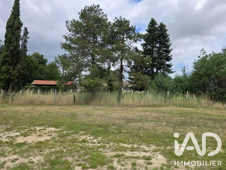 Terrain 690 m² · à Soussans · 101 500 €