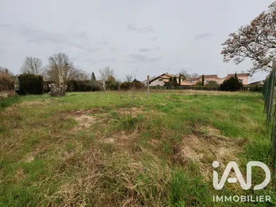 Terrain à bâtir à Castelnau-de-Médoc (33480)
