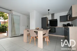 Apartment in Saint-Laurent-de-Mure (69720)