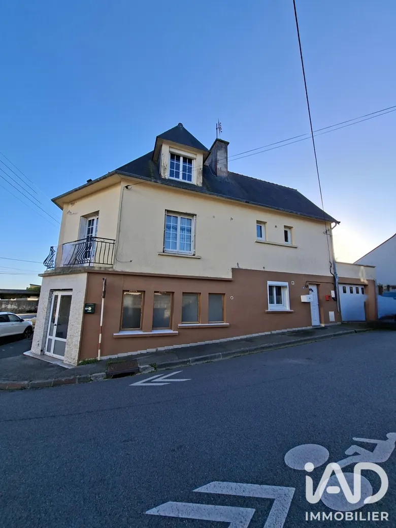 Maison 8 pièces 144 m² · à Carhaix-Plouguer · 144 m² · 150 000 €