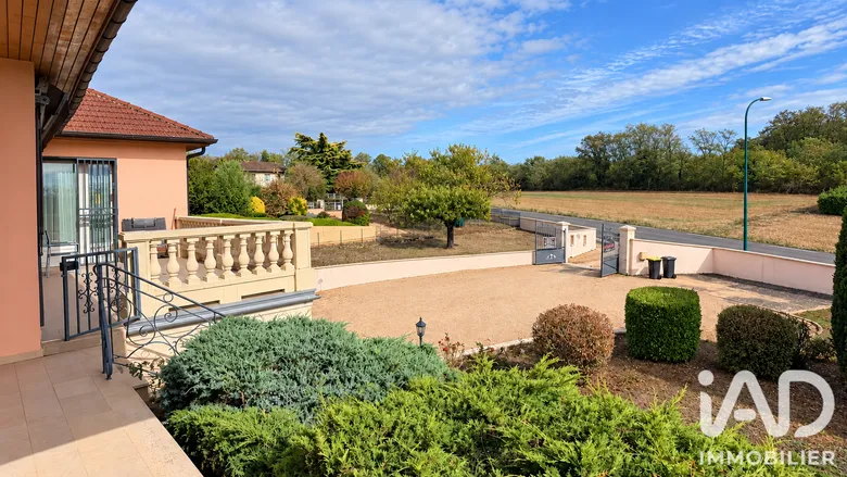 Maison 8 pièces 166 m² · à Lacrost · 166 m² · 180 000 €