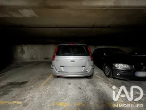 Parking à Paris (75019)