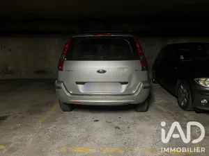 Parking à Paris (75019)