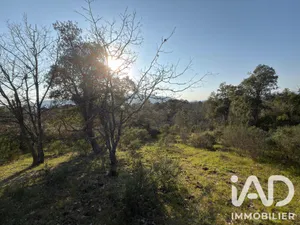 Building plot in Bagnols-en-Forêt (83600)