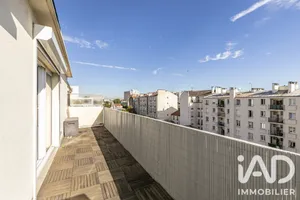 Apartment in Courbevoie (92400)