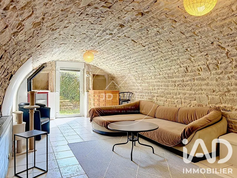 Maison 9 pièces 234 m² · à Uzemain · 234 m² · 253 000 €
