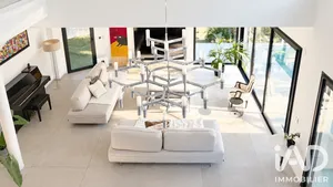 Architectural house in La Garde (83130)