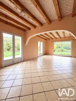 Pavillon à Saint-Martin-sous-Vigouroux (15230)