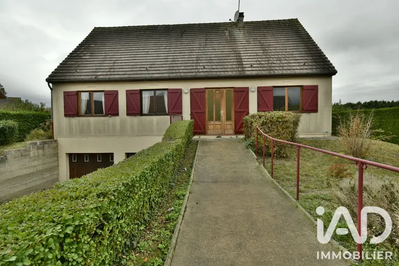 Maison 5 pièces 115 m² · à Tricot · 115 m² · 129 000 €