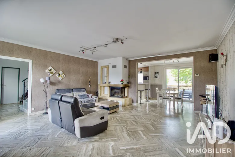 Maison 8 pièces 240 m² · à La Chapelle-en-Serval · 240 m² · 465 000 €