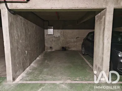 Parking à Paris (75015)