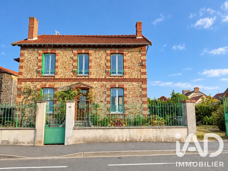 Maison 6 pièces 160 m² · à Verneuil-l'Étang · 160 m² · 299 000 €