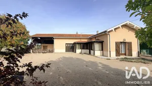 Maison traditionnelle à Saint-Cyr-sur-Menthon (01380)