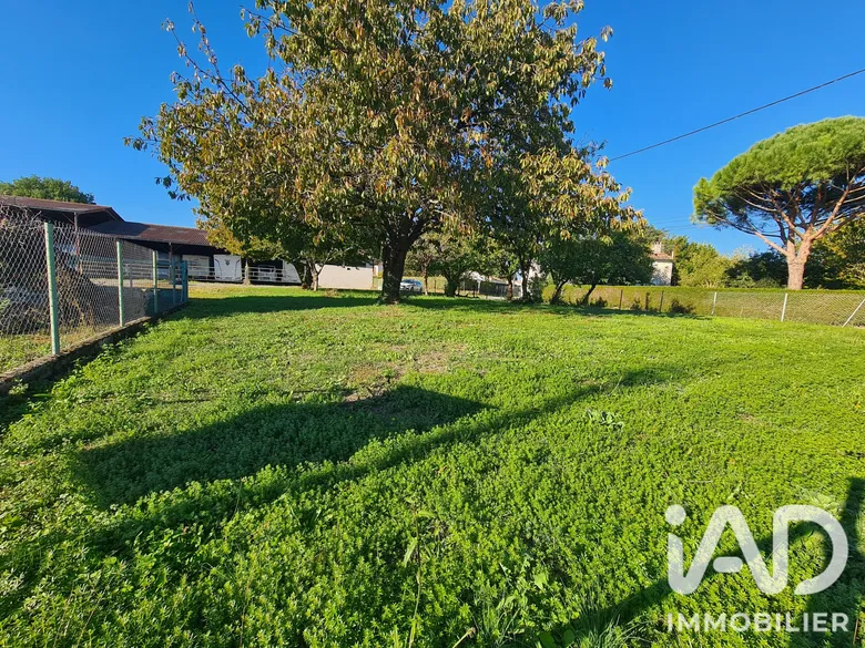Terrain 691 m² · à Saintes · 66 000 €