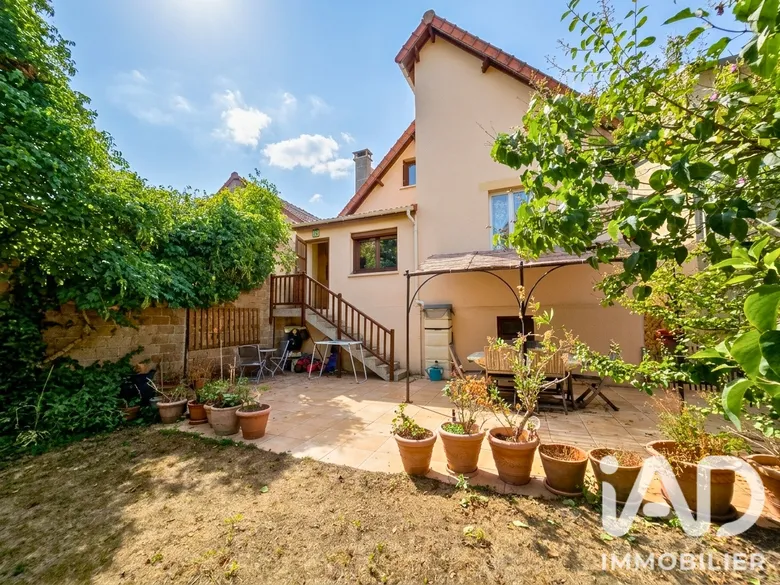 Maison 5 pièces 94 m² · à Sainte-Geneviève-des-Bois · 94 m² · 290 000 €