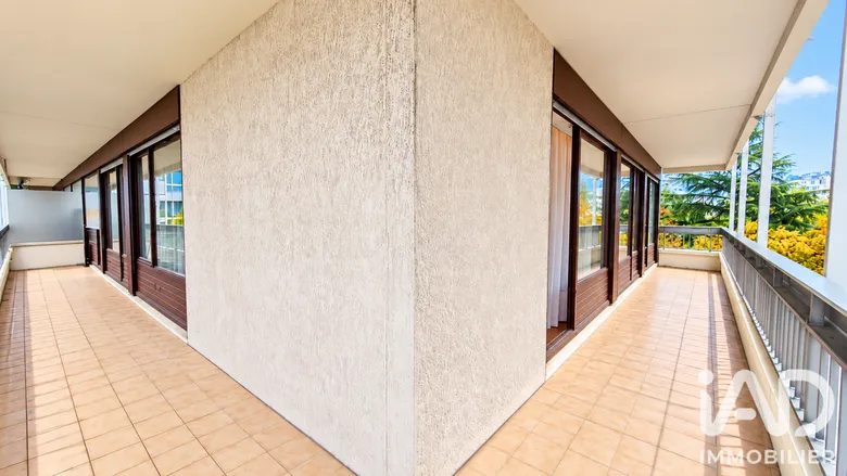 Appartement 4 pièces 100 m² · à Saint-Étienne · 99,6 m² · 105 000 €
