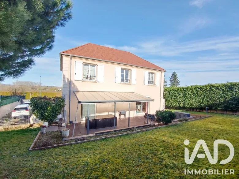 Maison 8 pièces 160 m² · à Courtois-sur-Yonne · 160 m² · 382 000 €