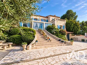 House in Saint-Gilles (30800)