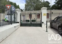 Parking in Paris (75010)