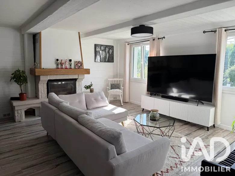 Maison 6 pièces 176 m² · à Marolles-en-Brie · 176 m² · 370 000 €