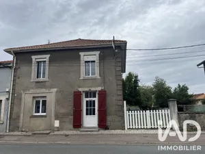 Townhouse in Terres-de-Haute-Charente (16270)