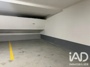 Parking in Paris (75004)
