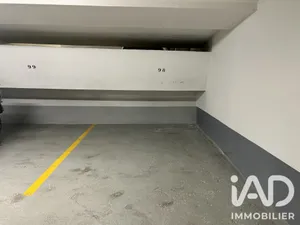 Parking in Paris (75004)