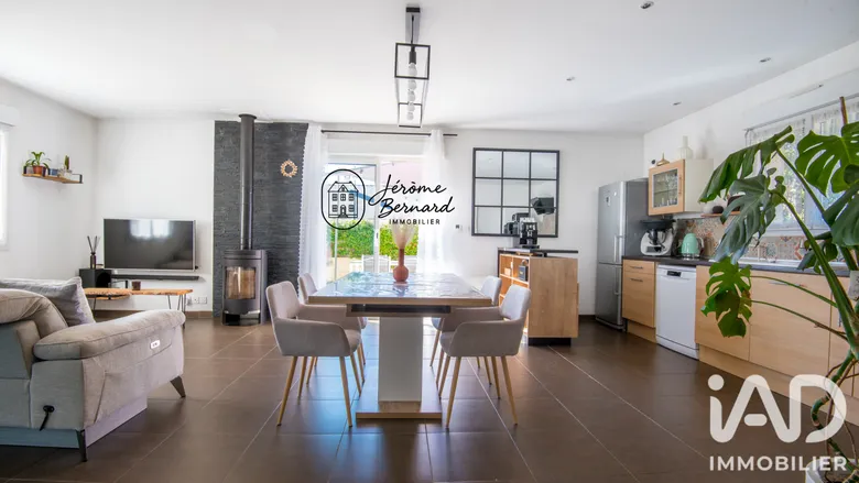 Maison 4 pièces 83 m² · à Montreuil-sur-Loir · 83 m² · 235 000 €