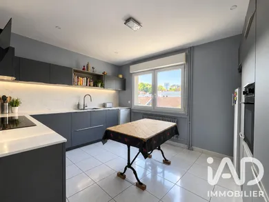 Apartment in Saint-Étienne (42100)
