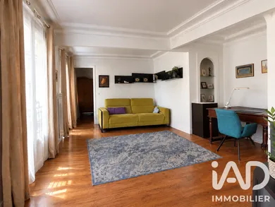 Apartment in Paris (75015)
