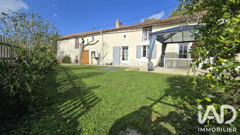 Maison 4 pièces 122 m² · à Limalonges · 122 m² · 137 000 €