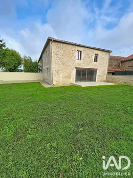 Maison à Saint-Sornin (16220)