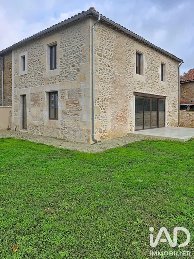 Maison à Saint-Sornin (16220)