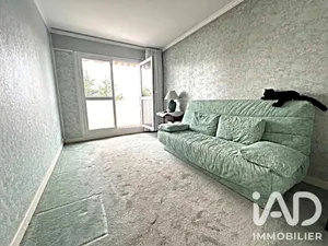 Apartment in Plaisir (78370)