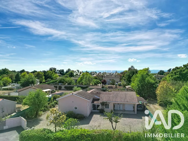 Maison 5 pièces 148 m² · à Nervieux · 148,4 m² · 349 000 €