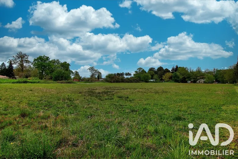 Terrain 5532 m² · au Pian-Médoc · 325 000 €