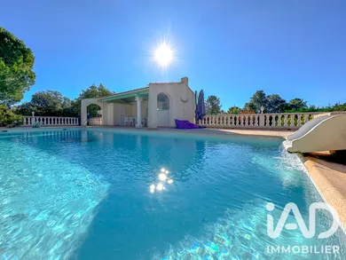 Maison à Roquebrune-sur-Argens (83520)