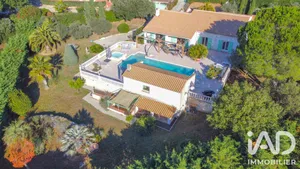 Maison à Roquebrune-sur-Argens (83520)