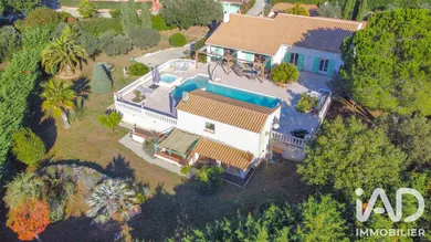 Maison à Roquebrune-sur-Argens (83520)