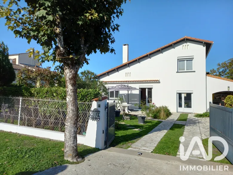 Maison 6 pièces 109 m² · à Semussac · 109 m² · 335 000 €