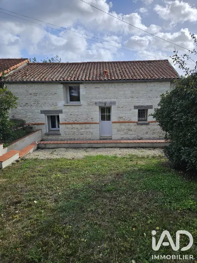 Maison à Saint-Genest-d'Ambière (86140)