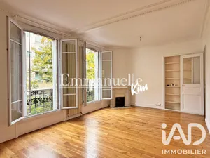 Apartment in Paris (75015)