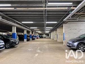 Parking à Paris (75019)