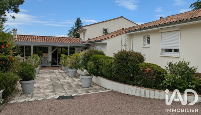 Maison 9 pièces 183 m² · à Nérigean · 183 m² · 380 000 €