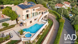 Detached house in Saint-André-de-la-Roche (06730)