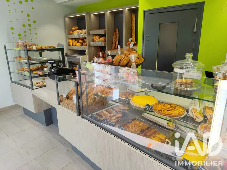 Local commercial 300 m² · à Évron · 300 m² · 75 000 €
