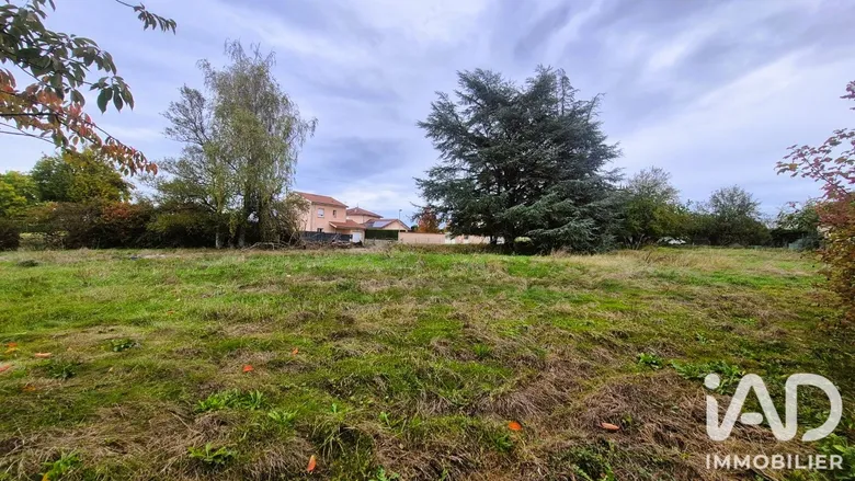 Terrain 2153 m² · à Villieu-Loyes-Mollon · 220 000 €