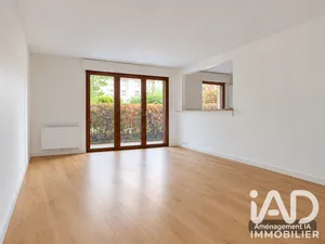 Apartment in Courbevoie (92400)