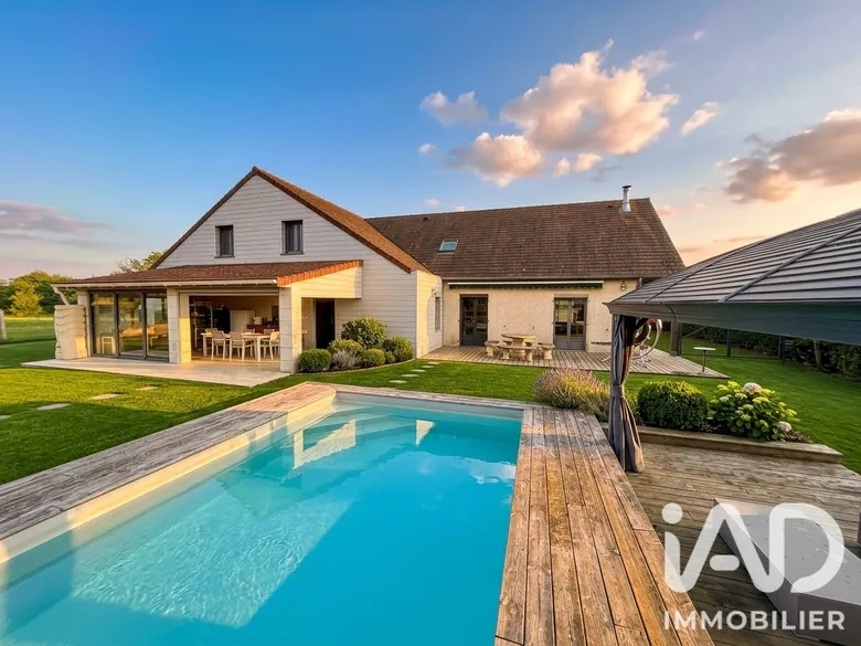 Maison 9 pièces 222 m² · à Genouilly · 222 m² · 359 000 €