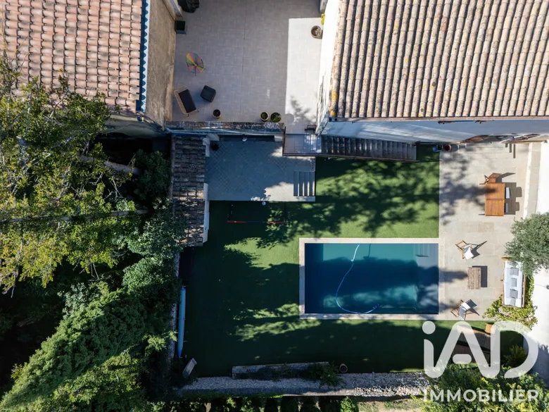 Maison 14 pièces 265 m² · à Rochefort-du-Gard · 265 m² · 729 000 €
